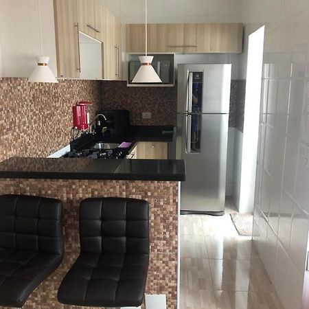 Apartamento Proximo A Praia Da Enseada グァルジャー エクステリア 写真